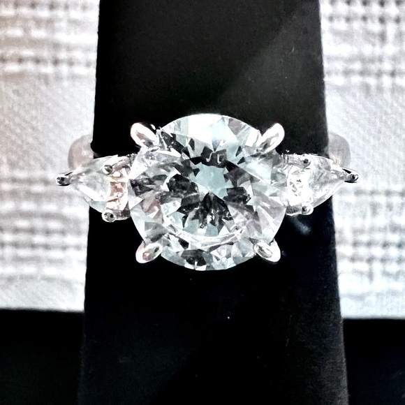 💥SALE 2CT 925 Sterling Silver CZ Brilliant Cut 3-Stone Ring EUC Like New Sz 4.5 - Picture 7 of 8